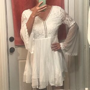 Cute white boho open back dress 🤍